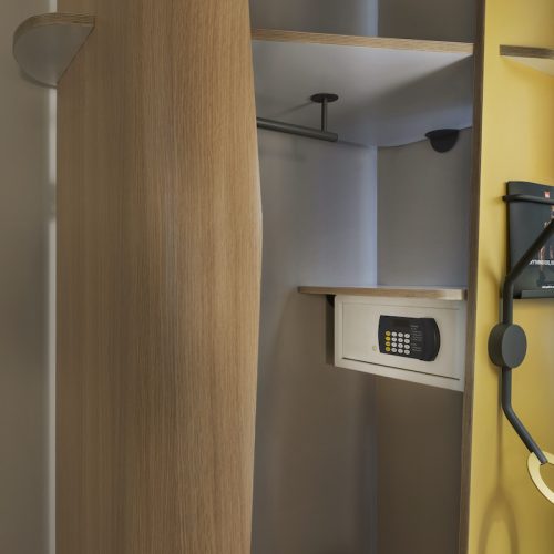 Chambre triple standard | Chambre triple supérieure avec vue sur la ville