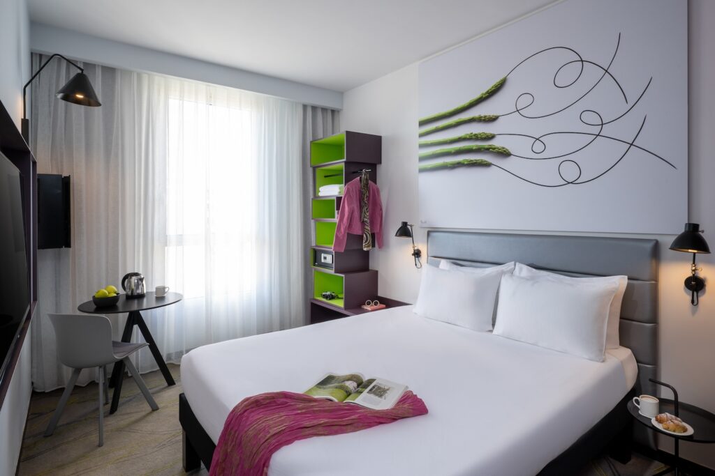 Chambre double supérieure avec vue sur la ville