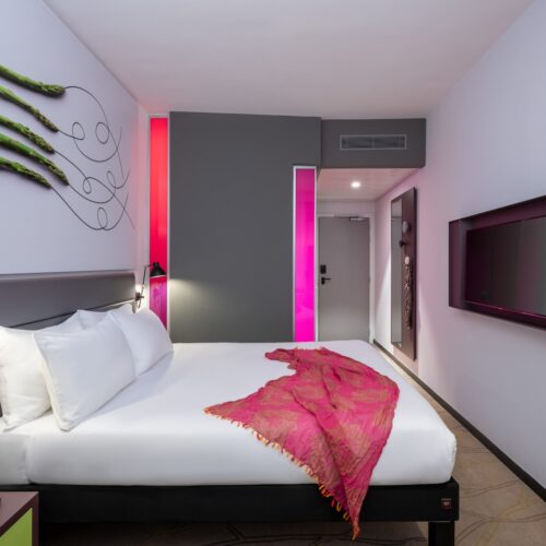 Chambre double supérieure avec vue sur la ville